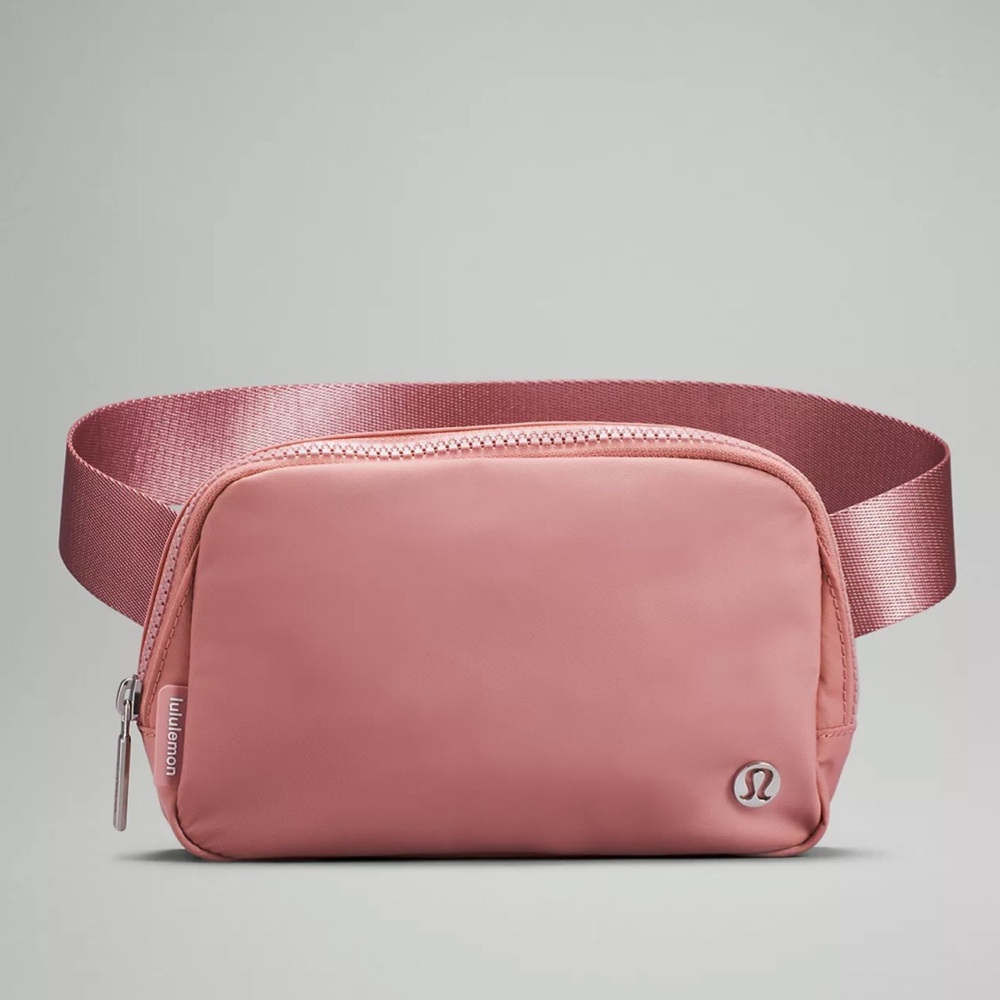 Lululemon Everywhere Belt Bag